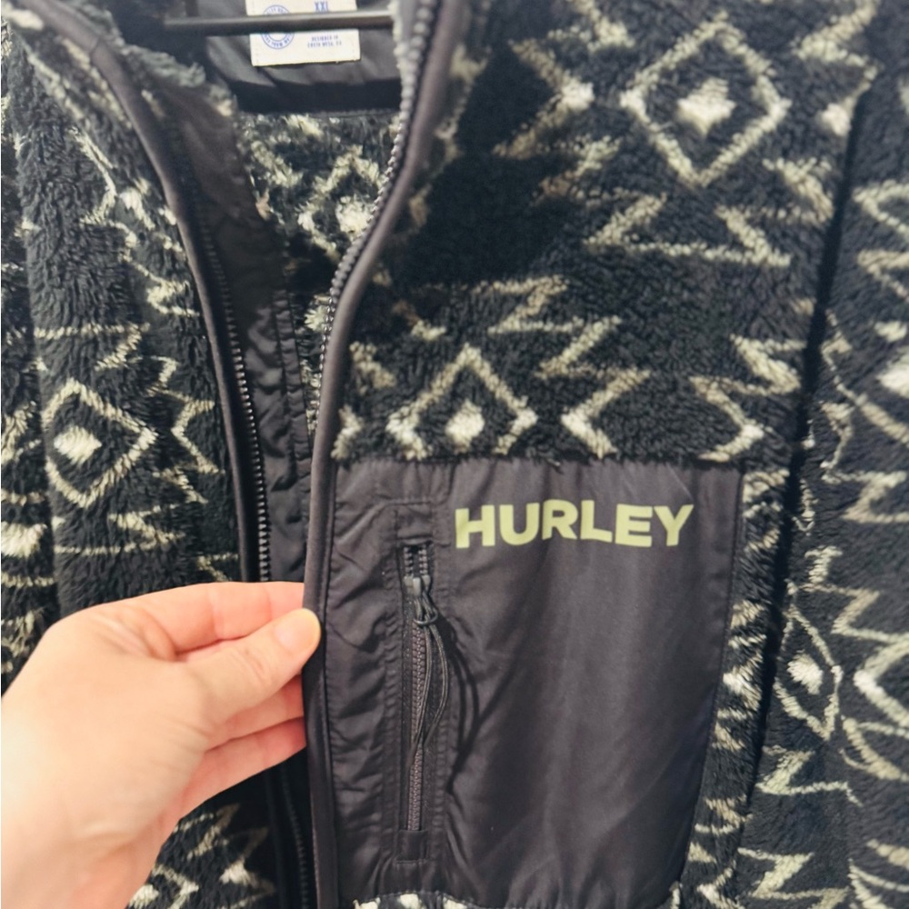 Hurley Men’s Black and White Patterned Fleece size XXL